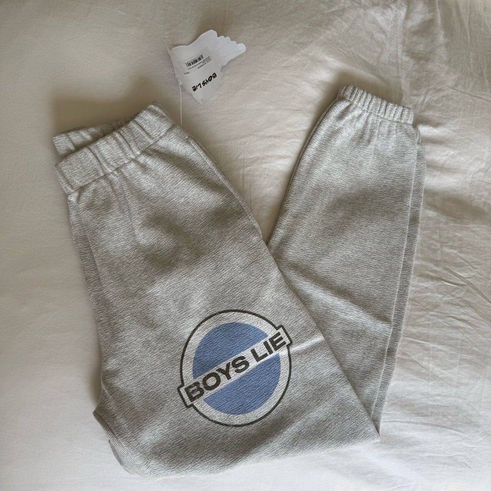 NWT Boys Lie Gray Sweatpants Women’s size M